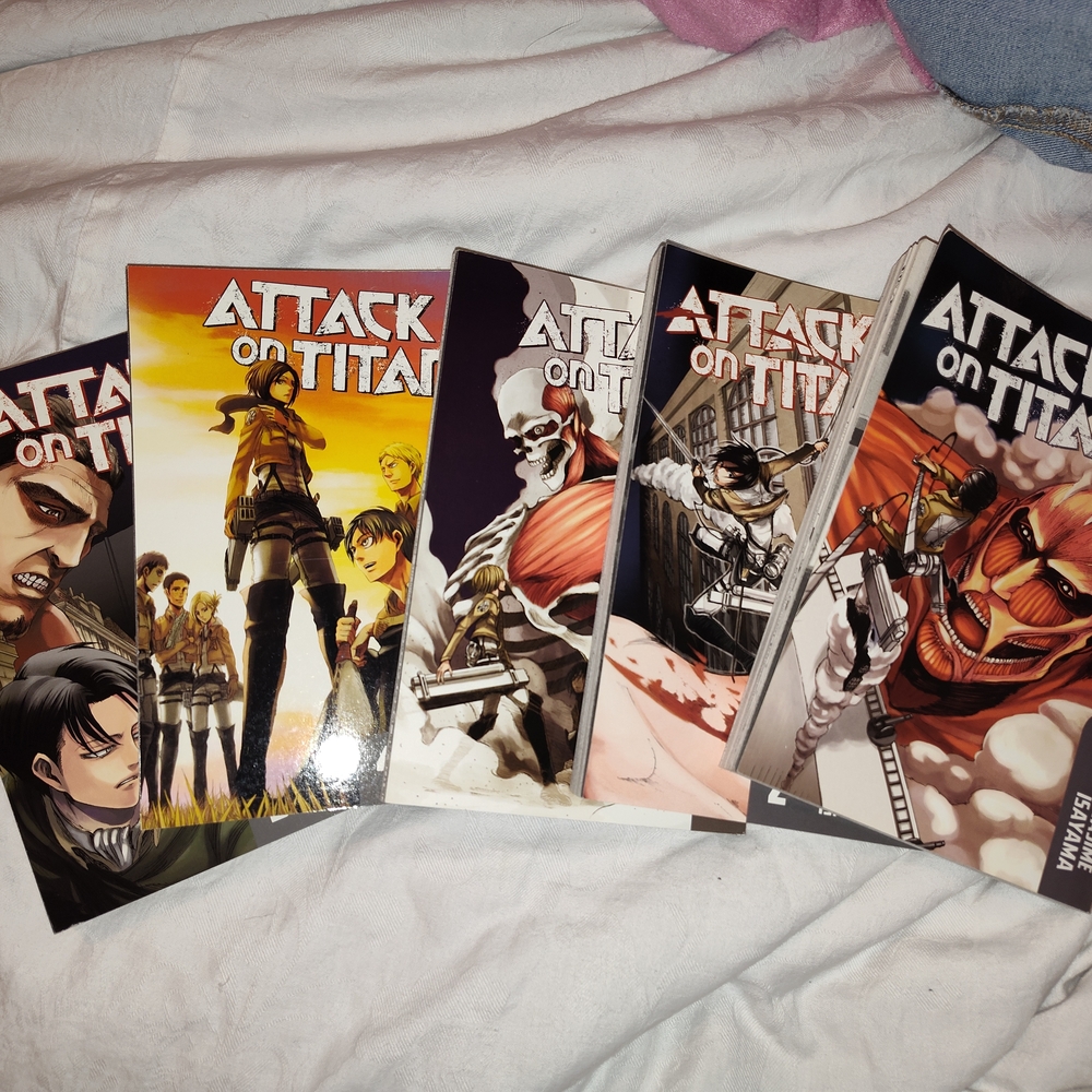 Attack on Titan Manga Set Volumes 1-5
